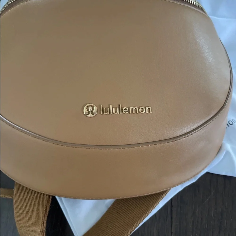 lululemon athletica tan crescent crossbody bag - Picture 3 of 8